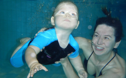 Ist Ihren Kindern zu kalt zum Schwimmen? Wir beraten Sie, was damit zu tun ist.